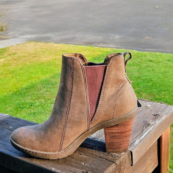 BEARTRAPS POSTURE Women's brown high heel boots that help promote better posture - Picture 12 of 14